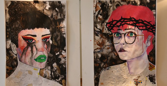 Målningar i färg på två kvinnor